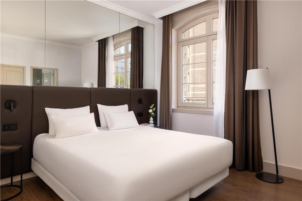 Hotel Nh Carrefour De L’europe 4*